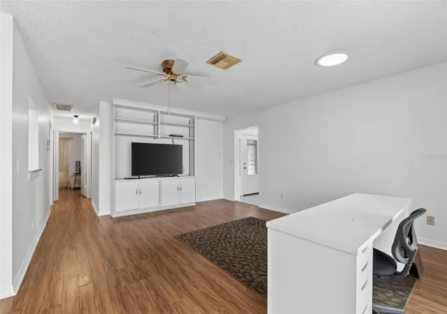 5th image of 213 Glenellen Pl, Sun City Center, FL 33573 | MLS# TB8520658