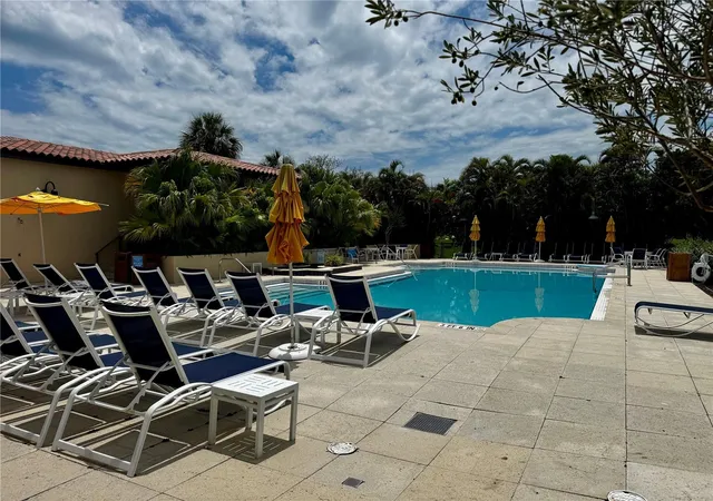 5th image of 2600 Harbourside Dr #C11, Longboat Key, FL 34228 | MLS# A4697476