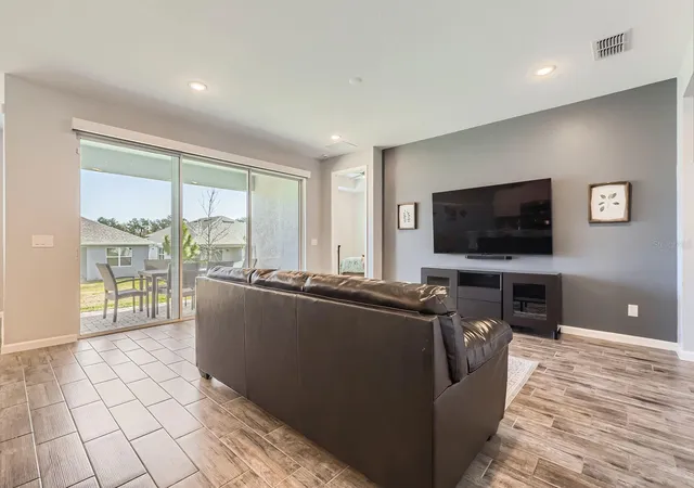 5th image of 2372 Sirena Ln, Mount Dora, FL 32757 | MLS# S5152124