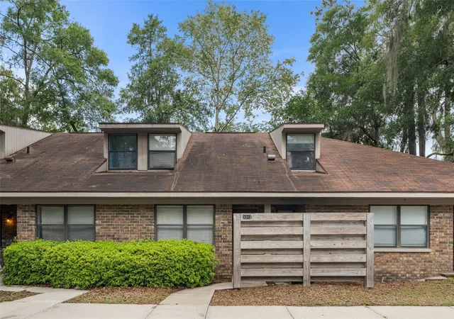 Homes for sale in Gainesville, FL | 3312 Nw 52nd Ter, Gainesville, FL 32606 | MLS# GC541311