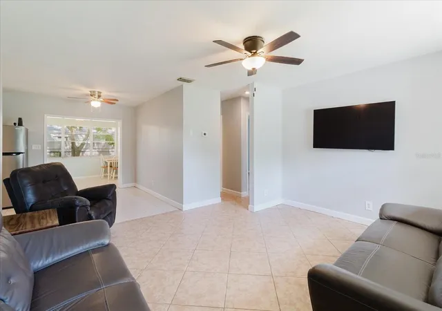 3rd image of 6212 Florida Cir W, Apollo Beach, FL 33572 | MLS# TB8520697