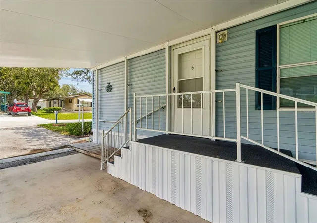 Photo 3 of Manufactured home for sale at 34992 Fraser St, Dade City, FL 33523 | MLS# TB8520709 | Listing updated on 2026-08-11