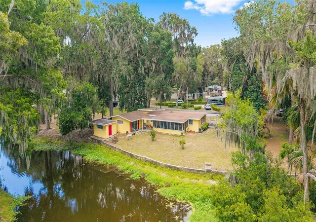 Homes for sale in Lake Panasoffkee, FL | 2345 Cr 453, Lake Panasoffkee, FL 33538 | MLS# OM726925