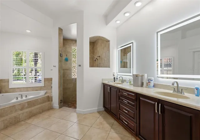 Photo 4 of Single family home for sale at 2724 Northampton Ave, Orlando, FL 32828 | MLS# O6418063 | Listing updated on 2026-08-21