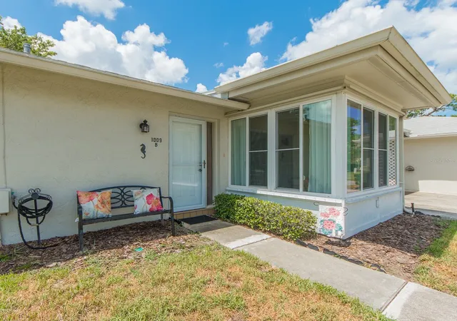 4th image of 1009 Queen Anne Dr #B, Palm Harbor, FL 34684 | MLS# TB8520737