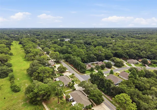 2nd image of 820 S Hl Ave, DELAND, FL 32724