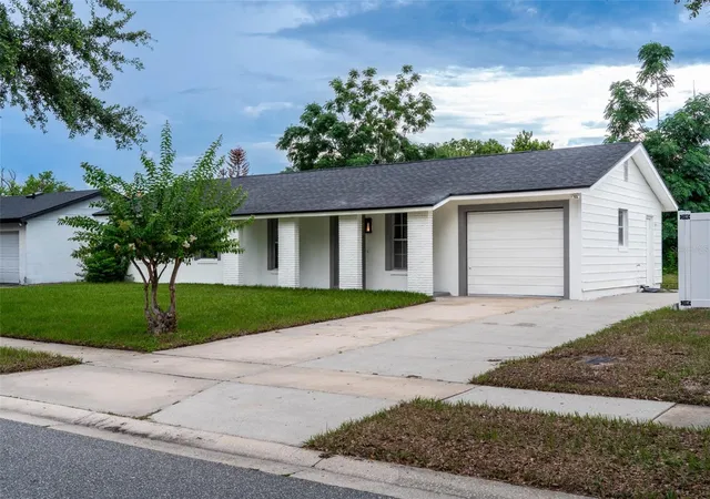 3rd image of 377 Jefferson Dr, Casselberry, FL 32707 | MLS# O6418081