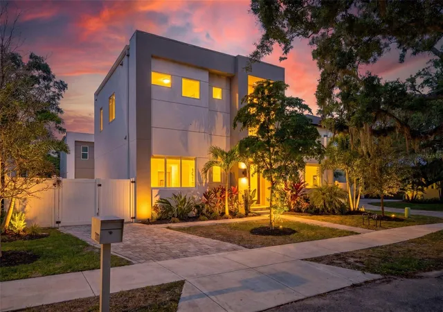 Photo 1 of Single family home for sale at 2430 Floyd St, Sarasota, FL 34239 | MLS# A4697497 | Listing updated on 2026-09-17