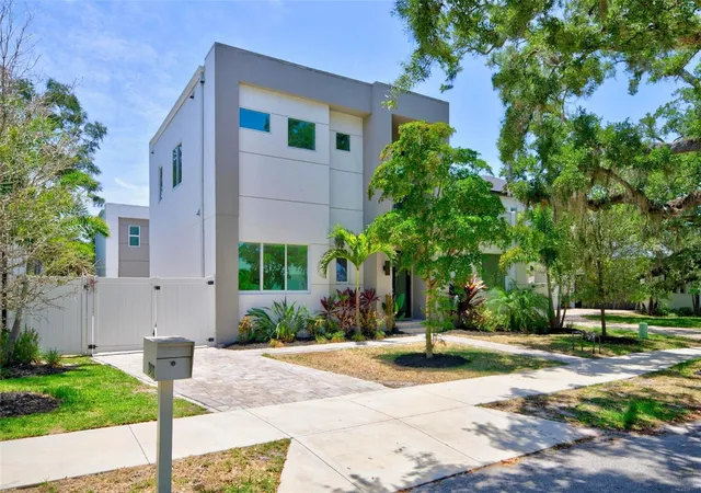 Photo 2 of Single family home for sale at 2430 Floyd St, Sarasota, FL 34239 | MLS# A4697497 | Listing updated on 2026-09-17