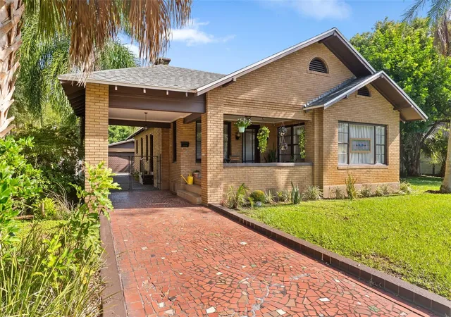 Photo 2 of Single family home for sale at 1410 Elgin St, Lakeland, FL 33801 | MLS# OM726930 | Listing updated on 2026-09-20