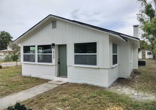 Photo 1 of Single family home for sale at 2135 Elizabeth St, Lakeland, FL 33815 | MLS# TB8520763 | Listing updated on 2026-10-29