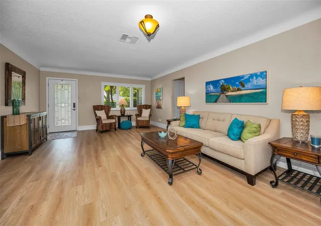Photo 4 of Single family home for sale at 1732 Golf View Dr, Belleair, FL 33756 | MLS# TB8520782 | Listing updated on 2026-10-04