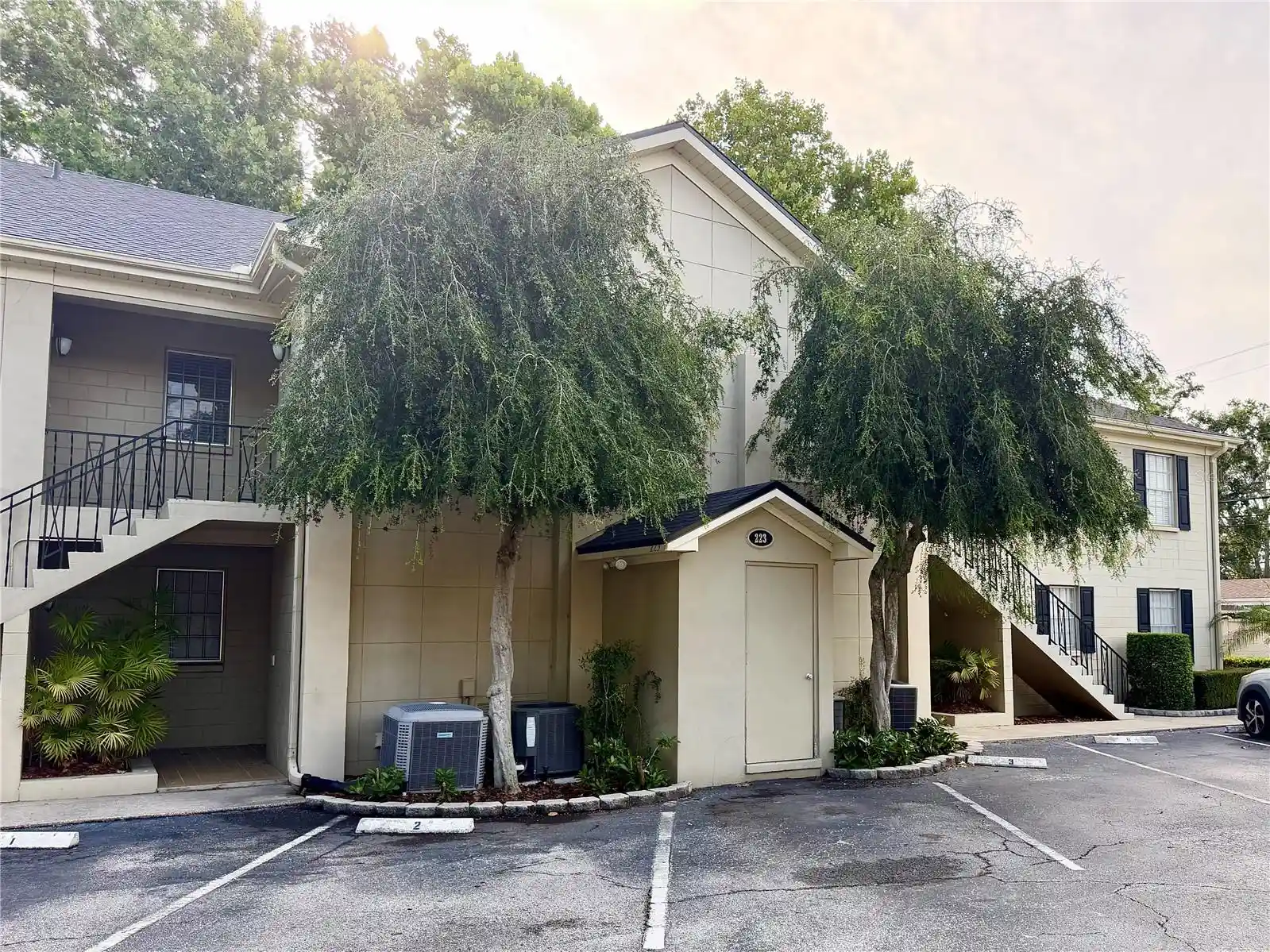 Listing Photo 2 - Condo for sale in 223 Windsor St located at 223 Windsor St, Lakeland, FL 33803 - Unit 223 Windsor St