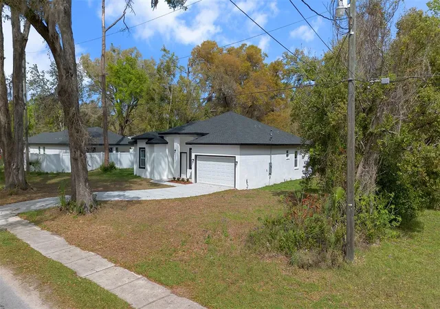 Photo 2 of Single family home for sale at 1221 Sw 5th Street, Ocala, FL 34471 | MLS# S5152143 | Listing updated on 2026-08-26