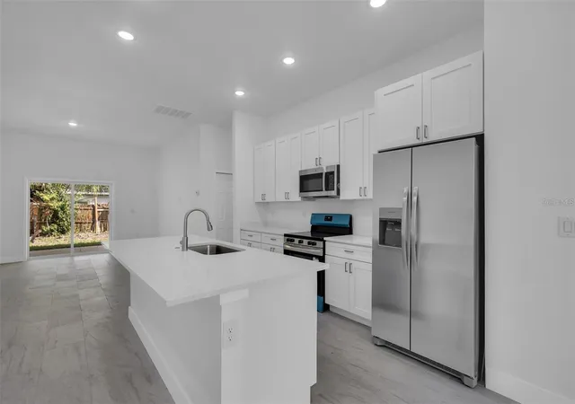 Photo 3 of Single family home for sale at 1221 SW 5th Street, Ocala, FL 34471 | MLS# S5152143 | Listing updated on 2026-08-26