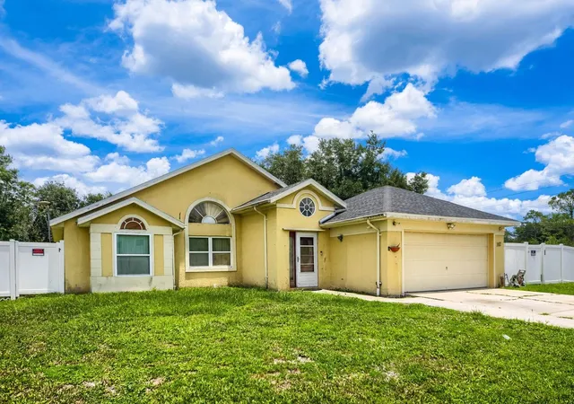 Photo 2 of Single family home for sale at 102 Carlisle Ct, Kissimmee, FL 34758 | MLS# O6418123 | Listing updated on 2026-06-23