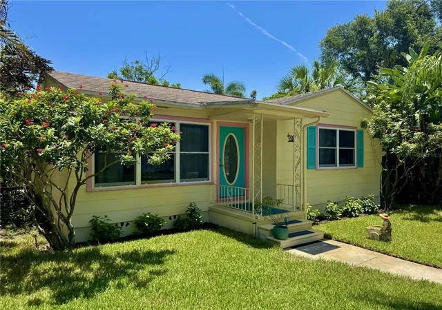 Homes for sale in Gulfport, FL | 2602 Upton St S, Gulfport, FL 33711 | MLS# TB8520823