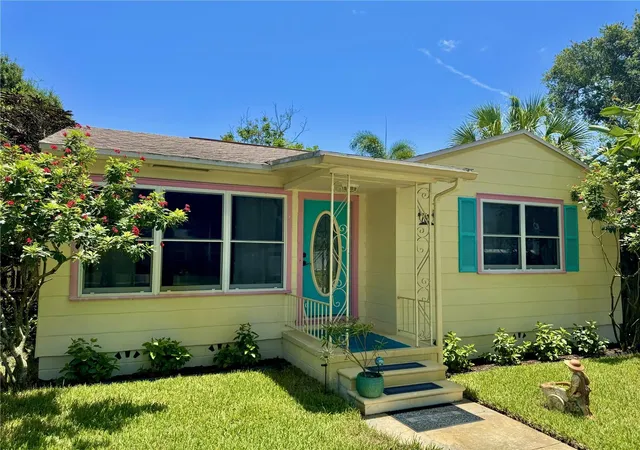 Homes for sale in Gulfport, FL | 2602 Upton St S, Gulfport, FL 33711 | MLS# TB8520823