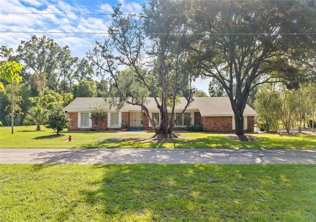 Homes for sale in Chiefland, FL | 214 Se 2Nd St, Chiefland, FL 32626 | MLS# GC541319