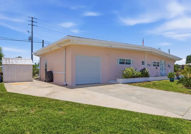 Photo 2 of Manufactured home for sale at 1006 42nd Avenue Dr E, Ellenton, FL 34222 | MLS# A4697511 | Listing updated on 2026-06-30