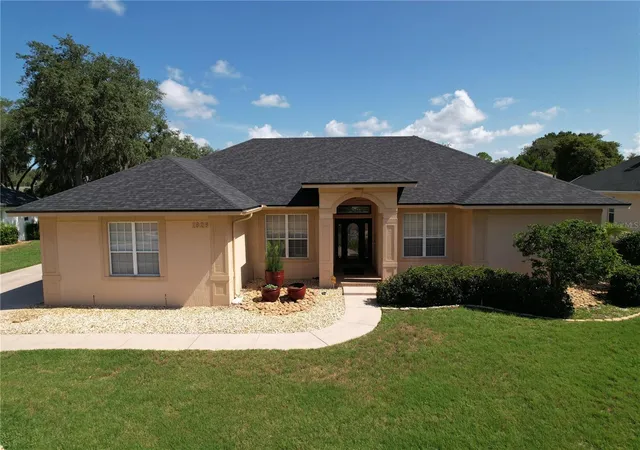 Photo 1 of Single family home for sale at 1826 Westminster Ct, Lakeland, FL 33809 | MLS# L4962885 | Listing updated on 2026-10-04
