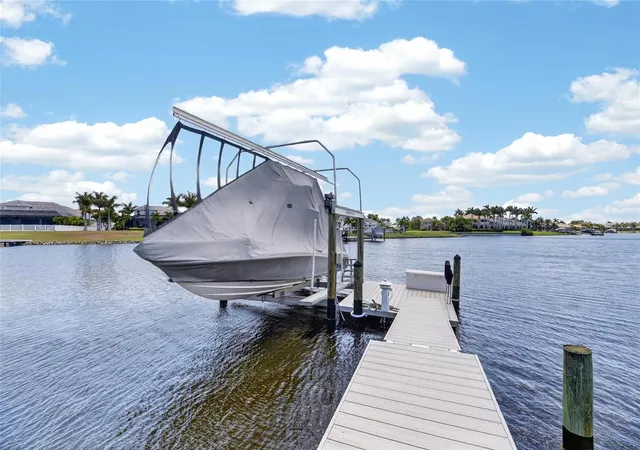 Photo 4 of Single family home for sale at 825 Manns Harbor Dr, Apollo Beach, FL 33572 | MLS# TB8520847 | Listing updated on 2026-09-05