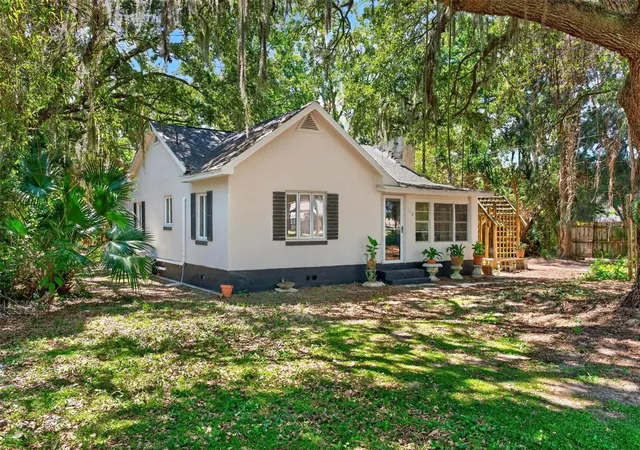 Photo 2 of Single family home for sale at 112 N Lake Ave, Leesburg, FL 34748 | MLS# O6418144 | Listing updated on 2026-10-19