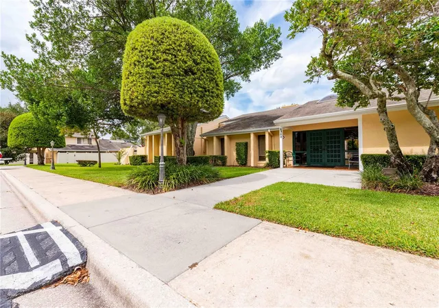 Listing Photo 2 - Condo for sale in building located at 2218 Mcmahon Ct, Orlando, FL 32812 - Unit #1038