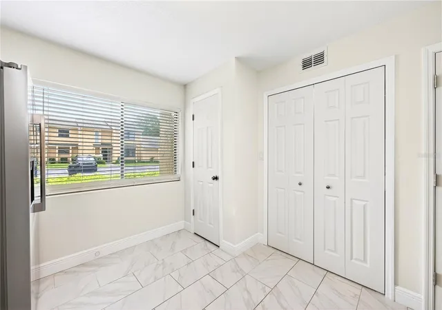 Listing Photo 5 - Condo for sale in building located at 2218 Mcmahon Ct, Orlando, FL 32812 - Unit #1038