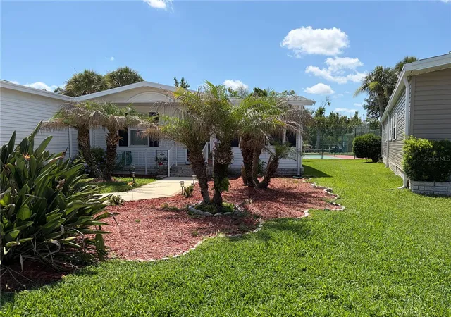 Photo 3 of Manufactured home for sale at 144 Victoria Dr, Haines City, FL 33844 | MLS# L4962887 | Listing updated on 2026-06-29
