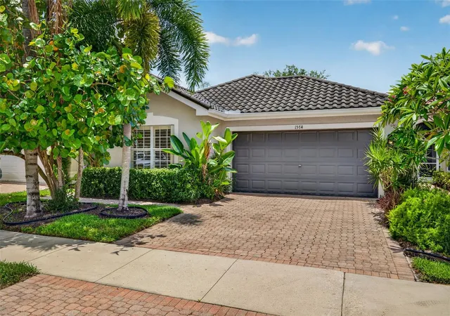 Homes for sale in Naples, FL | 1574 Windamere Ln, Naples, FL 34119 | MLS# C7527517