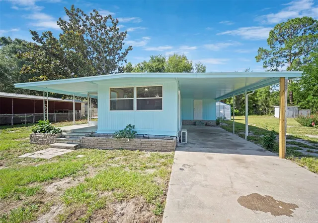 Homes for sale in Lake Panasoffkee, FL | 1389 Nw 7Th Ln, Lake Panasoffkee, FL 33538 | MLS# O6418158