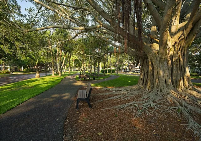 2nd image of 908 Villas Dr, VENICE, FL 34285