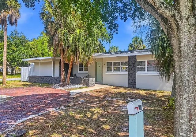 Photo 1 of Single family home for sale at 6400 Pelican Dr S, St Petersburg, FL 33707 | MLS# TB8520895 | Listing updated on 2026-09-25