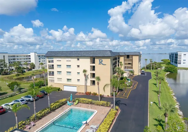 Homes for sale in Cocoa Beach, FL | 190 Escambia Ln #305, Cocoa Beach, FL 32931 | MLS# O6418183