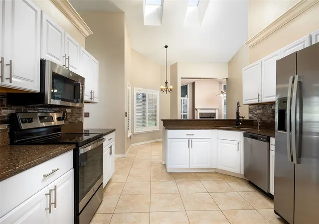 4th image of 1058 Almond Tree Cir, Orlando, FL 32835 | MLS# O6418186