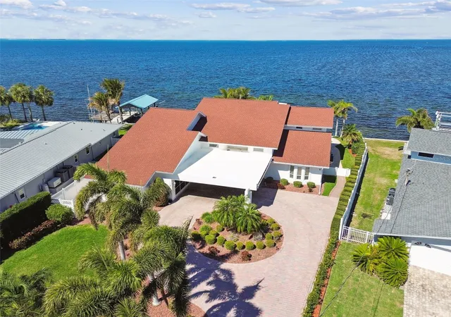 3rd image of 119 Carlyle Cir, Palm Harbor, FL 34683 | MLS# TB8520908