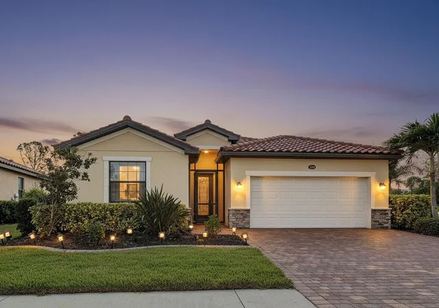 Photo 3 of Sale Pending at 12390 Cinqueterre Dr, Venice, FL 34293 | MLS# N6144769 | Listing updated on 2026-07-28