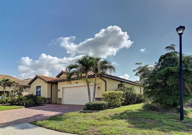 Photo 3 of Sale Pending at 12390 Cinqueterre Dr, Venice, FL 34293 | MLS# N6144769 | Listing updated on 2026-07-28