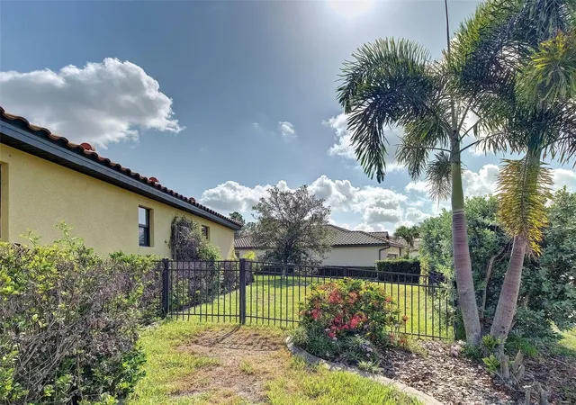 Photo 4 of Sale Pending at 12390 Cinqueterre Dr, Venice, FL 34293 | MLS# N6144769 | Listing updated on 2026-07-28