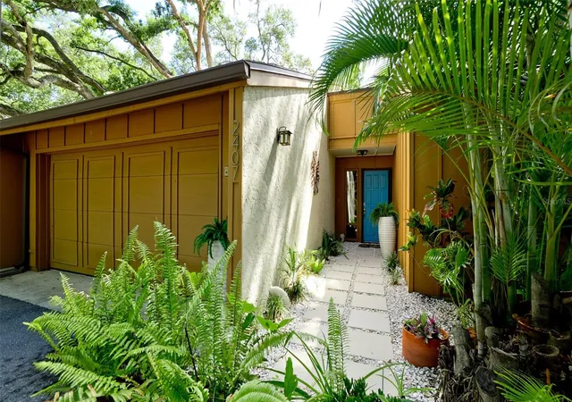 Photo 1 of Single family home for sale at 2407 Quail Ct, Bradenton, FL 34209 | MLS# A4697532 | Listing updated on 2026-10-05