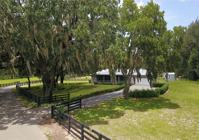 Photo 4 of House for sale at 16945 W Phil C Peters Rd, Winter Garden, FL 34787 | MLS# O6418208 | Listing updated on 2026-08-05