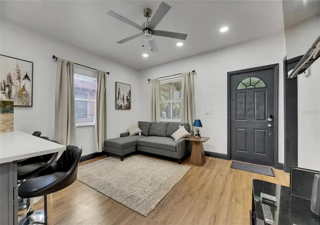 Photo 4 of Single family home for sale at 1009 E Columbus Dr, Tampa, FL 33605 | MLS# TB8520952 | Listing updated on 2026-10-28