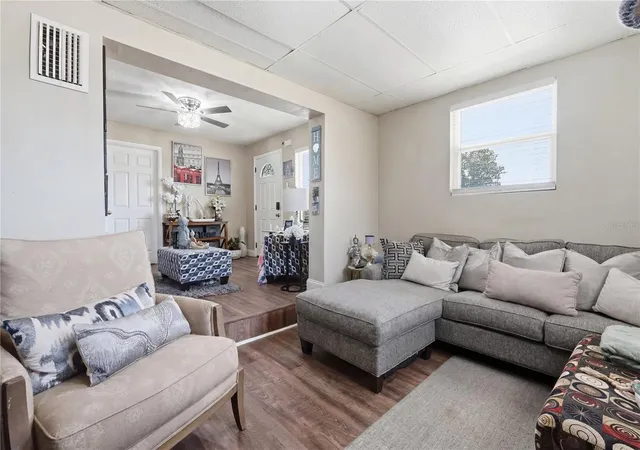 Photo 4 of Single family home for sale at 1410 Kozart Ct, Orlando, FL 32811 | MLS# O6418244 | Listing updated on 2026-08-27
