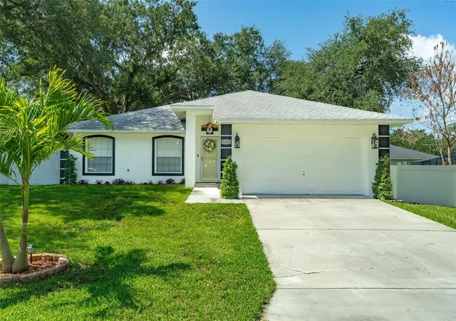 Photo 1 of Single family home for sale at 930 Hicks Rd, Lakeland, FL 33813 | MLS# TB8520981 | Listing updated on 2026-10-27
