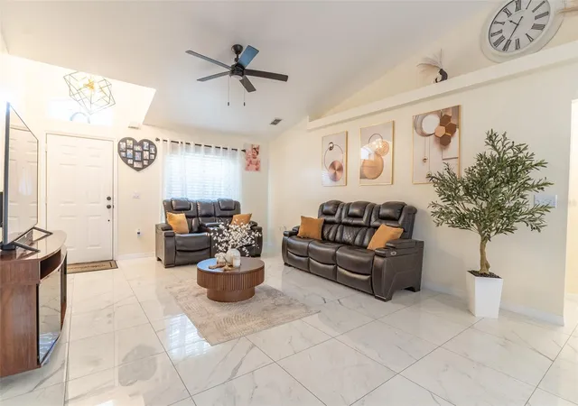 Photo 4 of Single family home for sale at 930 Hicks Rd, Lakeland, FL 33813 | MLS# TB8520981 | Listing updated on 2026-10-27