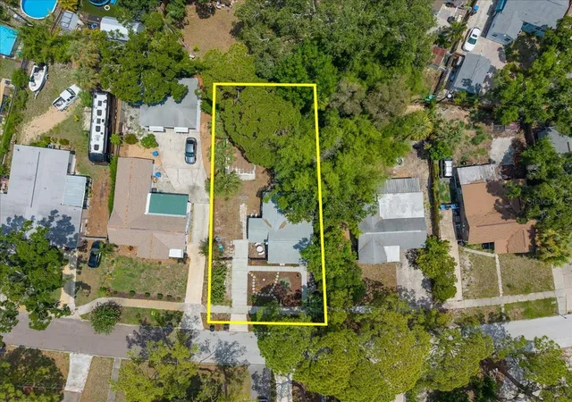 2nd image of 745 Alamanda Wy S, St Petersburg, FL 33705 | MLS# TB8520989