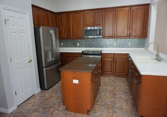 Photo 4 of Townhouse for sale at 8406 Frescada Ct, Orlando, FL 32836 | MLS# O6418260 | Listing updated on 2026-08-13
