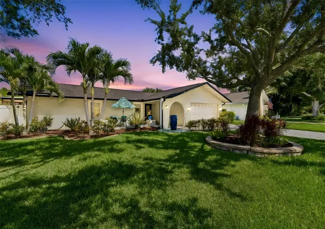 1st image of 725 Del Oro Dr, Safety Harbor, FL 34695 | MLS# TB8521002
