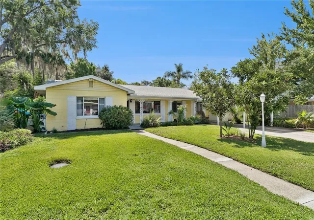 Photo 3 of Single family home for sale at 1003 Lake Bell Dr, Winter Park, FL 32789 | MLS# O6418278 | Listing updated on 2026-09-03